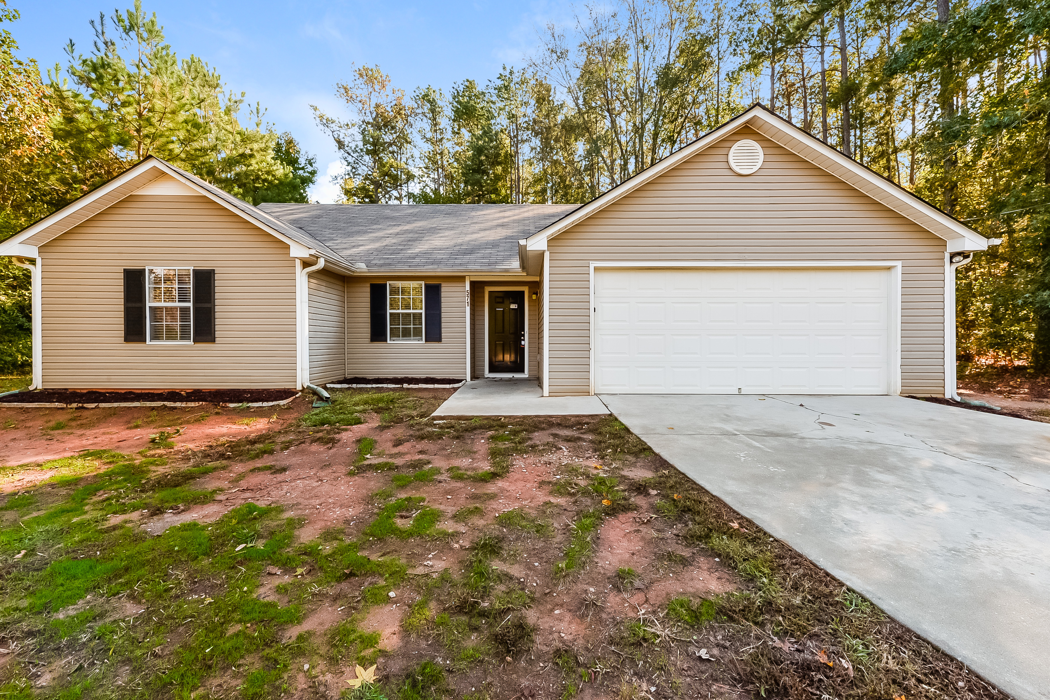 571 Rocky Point Rd Covington, GA 30014
